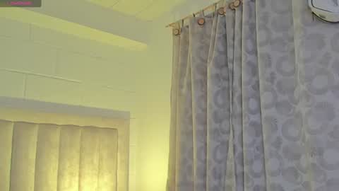 Snapshot of iamjulian_ chatting on January 31, 11:24 am Juliiiiian online show from January 31, 11:24 am