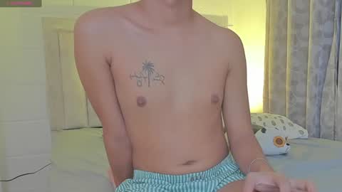 Snapshot of iamjulian_ chatting on February 1, 11:43 am Juliiiiian online show from February 1, 11:43 am