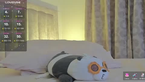 Snapshot of iamjulian_ chatting on February 5, 2:16 pm Juliiiiian online show from February 5, 2:16 pm