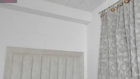 Snapshot of iamjulian_ chatting on February 8, 11:12 am Juliiiiian online show from February 8, 11:12 am