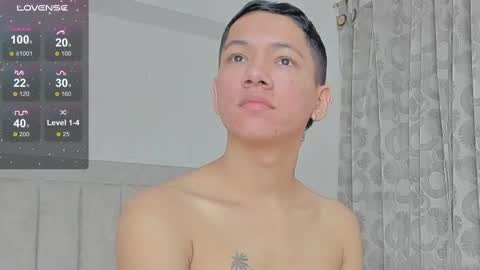 Snapshot of iamjulian_ chatting on February 12, 11:29 am Juliiiiian online show from February 12, 11:29 am