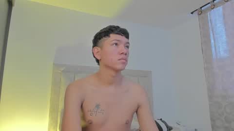 Snapshot of iamjulian_ chatting on February 28, 11:25 am Juliiiiian online show from February 28, 11:25 am