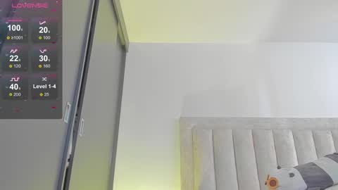 Snapshot of iamjulian_ chatting on February 28, 5:37 pm Juliiiiian online show from February 28, 5:37 pm