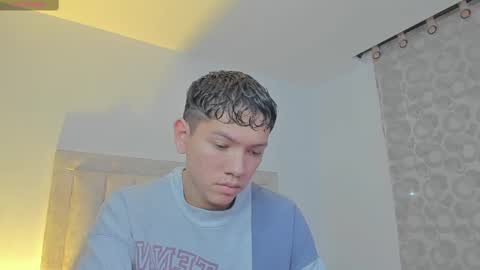 Snapshot of iamjulian_ chatting on March 8, 10:43 am Juliiiiian online show from March 8, 10:43 am