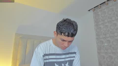 Snapshot of iamjulian_ chatting on March 9, 10:52 am Juliiiiian online show from March 9, 10:52 am