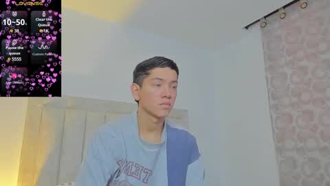 Snapshot of iamjulian_ chatting on March 11, 11:01 am Juliiiiian online show from March 11, 11:01 am