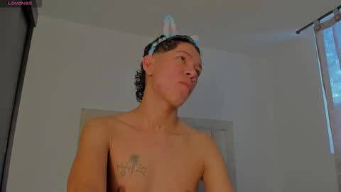 Snapshot of iamjulian_ chatting on September 11, 11:43 am Juliiiiian online show from September 11, 11:43 am