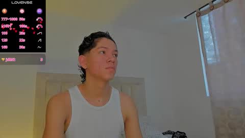 Snapshot of iamjulian_ chatting on September 17, 11:45 am Juliiiiian online show from September 17, 11:45 am