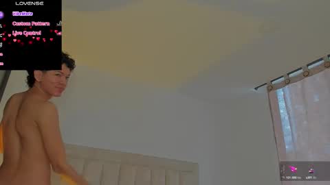 Snapshot of iamjulian_ chatting on September 29, 11:37 am Juliiiiian online show from September 29, 11:37 am