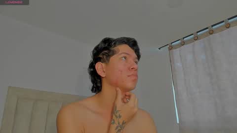 Snapshot of iamjulian_ chatting on October 3, 11:51 am Juliiiiian online show from October 3, 11:51 am