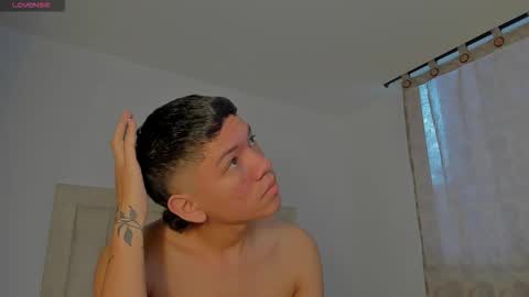 Snapshot of iamjulian_ chatting on October 8, 11:52 am Juliiiiian online show from October 8, 11:52 am