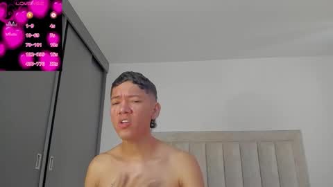 Snapshot of iamjulian_ chatting on October 9, 11:41 am Juliiiiian online show from October 9, 11:41 am