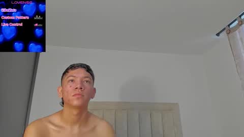 Snapshot of iamjulian_ chatting on October 11, 11:31 am Juliiiiian online show from October 11, 11:31 am