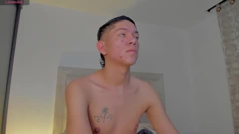 Snapshot of iamjulian_ chatting on October 12, 8:02 am Juliiiiian online show from October 12, 8:02 am