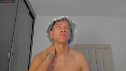 Snapshot of iamjulian_ chatting on October 25, 11:40 am Juliiiiian online show from October 25, 11:40 am