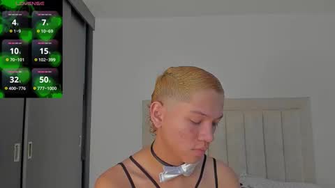 Snapshot of iamjulian_ chatting on October 26, 11:05 am Juliiiiian online show from October 26, 11:05 am