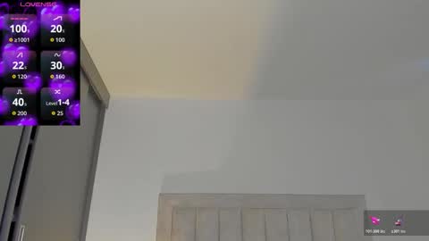 Snapshot of iamjulian_ chatting on November 1, 11:23 am Juliiiiian online show from November 1, 11:23 am