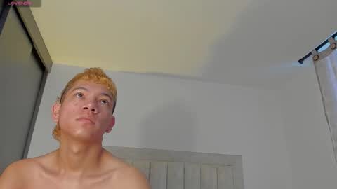 Juliiiiian online show from November 8, 11:32 am