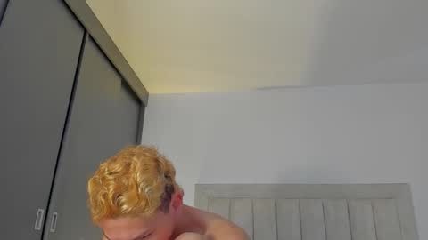 Juliiiiian online show from November 13, 11:20 am