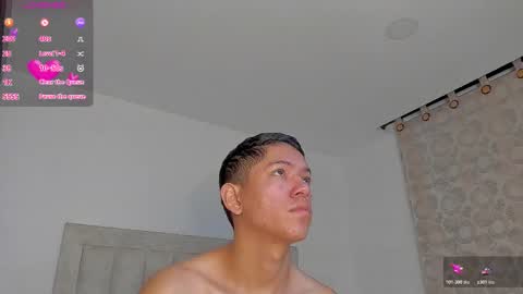 Snapshot of iamjulian_ chatting on February 18, 11:06 am Juliiiiian online show from February 18, 11:06 am