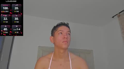 Snapshot of iamjulian_ chatting on March 13, 10:33 am Juliiiiian online show from March 13, 10:33 am