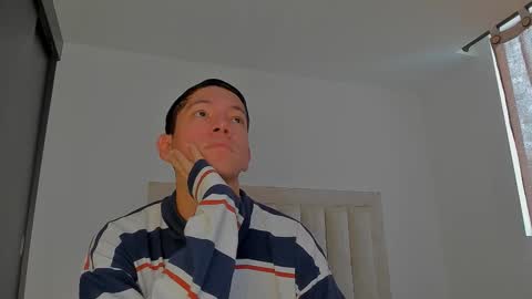 Snapshot of iamjulian_ chatting on March 17, 12:19 pm Juliiiiian online show from March 17, 12:19 pm