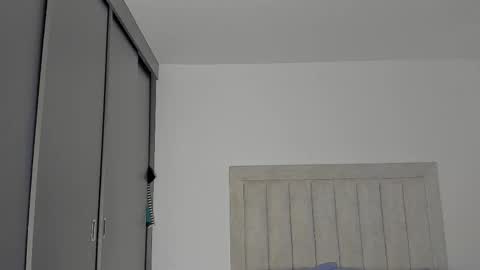 Snapshot of iamjulian_ chatting on March 20, 11:15 am Juliiiiian online show from March 20, 11:15 am