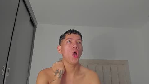 Snapshot of iamjulian_ chatting on March 21, 10:31 am Juliiiiian online show from March 21, 10:31 am