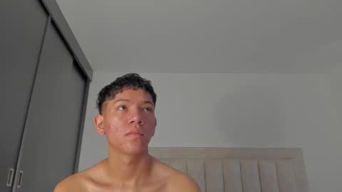 Snapshot of iamjulian_ chatting on March 24, 11:26 am Juliiiiian online show from March 24, 11:26 am