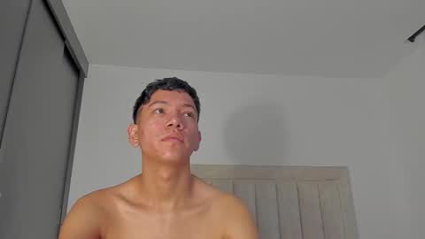 Snapshot of iamjulian_ chatting on March 25, 11:05 am Juliiiiian online show from March 25, 11:05 am