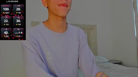 Snapshot of iamjulian_ chatting on March 26, 11:49 am Juliiiiian online show from March 26, 11:49 am