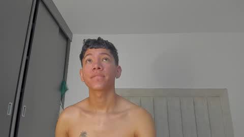 Snapshot of iamjulian_ chatting on March 31, 11:10 am Juliiiiian online show from March 31, 11:10 am