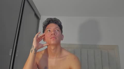 Juliiiiian online show from May 21, 11:39 am