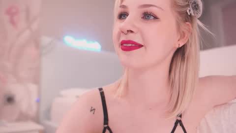 Snapshot of iamninamint chatting on September 27, 4:34 pm Nina online show from September 27, 4:34 pm