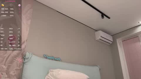 Snapshot of iamninamint chatting on October 19, 7:25 pm Nina online show from October 19, 7:25 pm