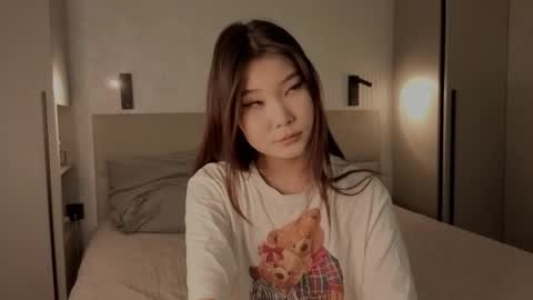 iamyuki_ online show from November 10, 3:00 pm