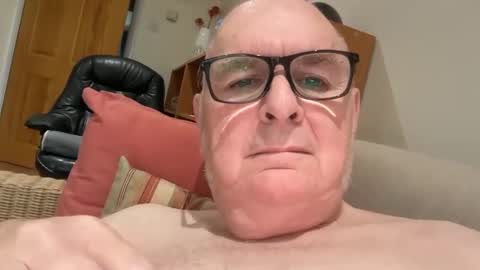Snapshot of ian53a chatting on January 18, 12:57 pm ian53a - mature UK man for same online show from January 18, 12:57 pm
