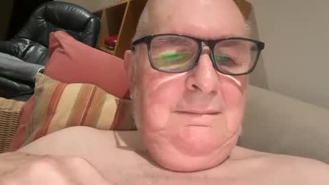 Snapshot of ian53a chatting on January 27, 6:52 pm ian53a - mature UK man for same online show from January 27, 6:52 pm