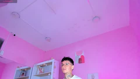 IAN CASTILLO online show from November 6, 11:11 am