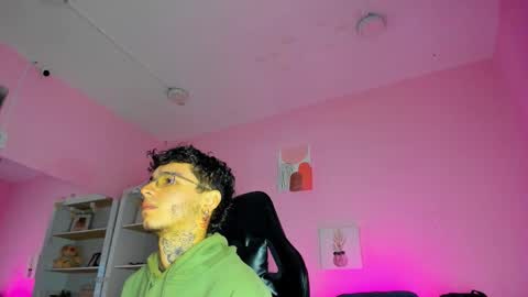 IAN CASTILLO online show from December 5, 11:19 am