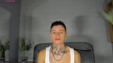 IAN CASTILLO online show from May 21, 11:06 am