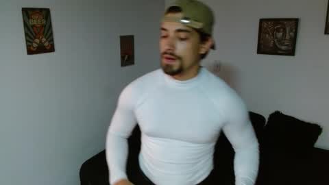 Snapshot of ian_davis chatting on November 7, 3:28 am Ian Davis online show from November 7, 3:28 am