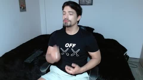 Snapshot of ian_davis chatting on November 11, 1:33 pm Ian Davis online show from November 11, 1:33 pm