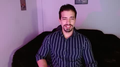 Snapshot of ian_davis chatting on November 14, 1:54 pm Ian Davis online show from November 14, 1:54 pm