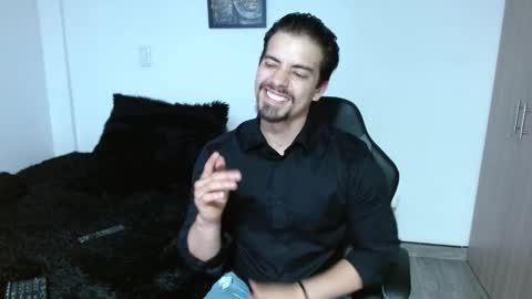 Snapshot of ian_davis chatting on November 15, 4:32 am Ian Davis online show from November 15, 4:32 am