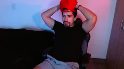 Snapshot of ian_davis chatting on November 16, 2:50 am Ian Davis online show from November 16, 2:50 am