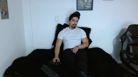 Snapshot of ian_davis chatting on November 17, 1:44 am Ian Davis online show from November 17, 1:44 am