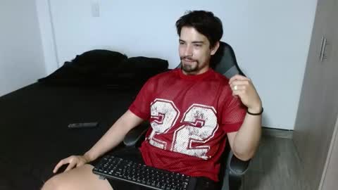 Snapshot of ian_davis chatting on November 18, 1:00 am Ian Davis online show from November 18, 1:00 am