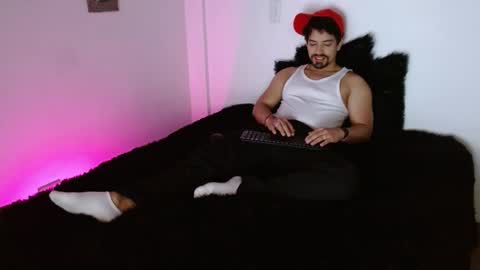 Snapshot of ian_davis chatting on November 21, 12:48 pm Ian Davis online show from November 21, 12:48 pm