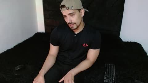 Snapshot of ian_davis chatting on March 12, 3:40 pm Ian Davis online show from March 12, 3:40 pm